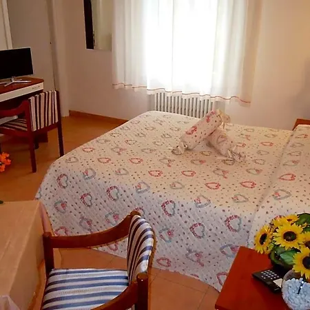 Hotel Elvira 2*