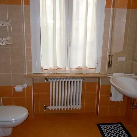 Hotel Elvira 2*