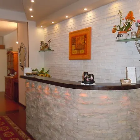 Hotel Elvira 2*