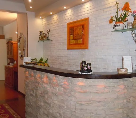 Отель Elvira 2*